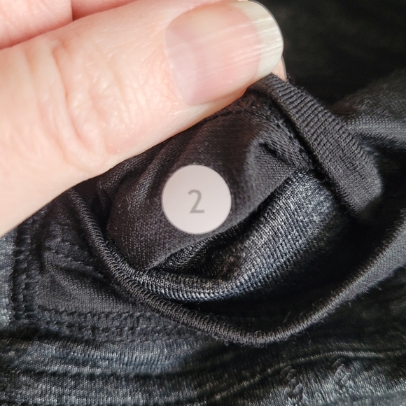 Lululemon cropped low rise leggings size 2​ - Picture 9 of 12